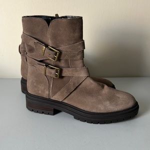 Vince Camuto VP- Belisha2 Suede Moto Boots in Taupe - NWOT